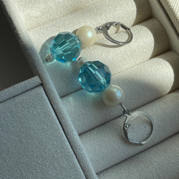 Sky blue  glass bead & glass pearl huggie silver hoop earrings - Picture 5 of 5